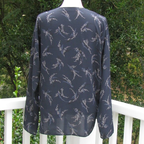 VINCE Sprig Floral print v neck top shirt blouse Large pullover luxury style - Picture 5 of 7